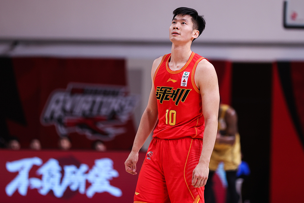 包含哈尔滨男篮击败强敌，登顶最佳位置的词条